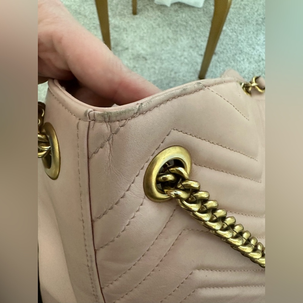 Well worn but beautiful Pink Gucci Purse - Picture 5 of 16